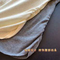 THEWOW純欲 冰絲透氣順滑一字領腰部抽褶設計圓弧下擺針織打底衫