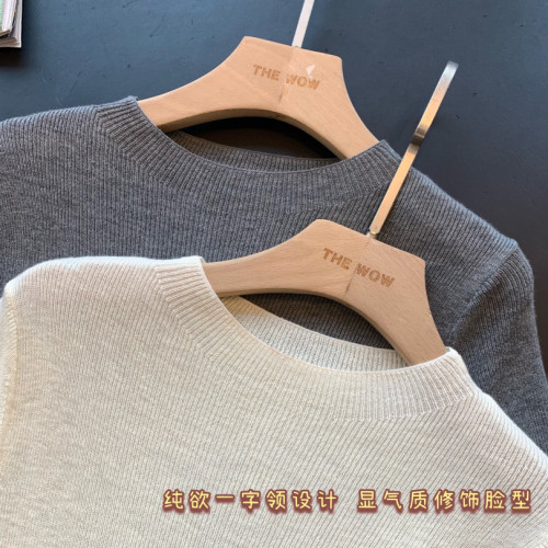 THEWOW純欲 冰絲透氣順滑一字領腰部抽褶設計圓弧下擺針織打底衫