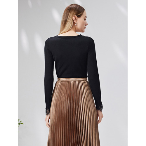 EITIE愛特愛時尚蕾絲拼接V領修身薄款純色針織打底衫秋季新款