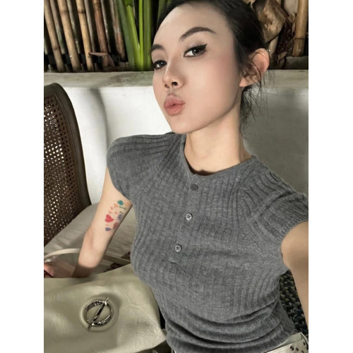 灰色圓領針織短袖上衣女夏季修身美式復古慵懶風設計感內搭打底衫