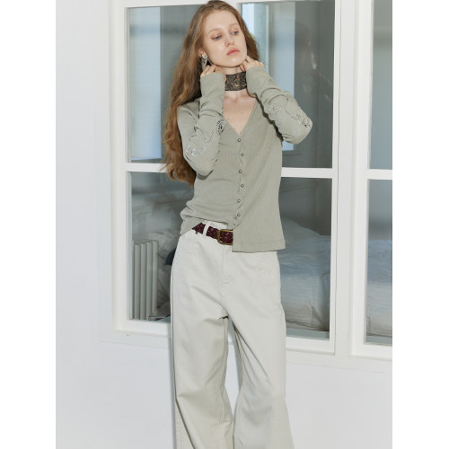 Hiilo 2025春夏新款鳥棲藤蔓綉花上衣V領豆綠親膚百搭開衫打底衫