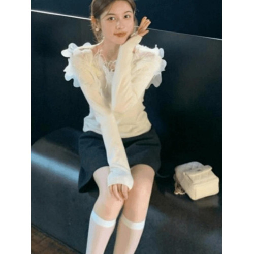 阿瑪施女裝2025春秋新款一字領拼接網紗鏤空花瓣羊毛針織打底衫