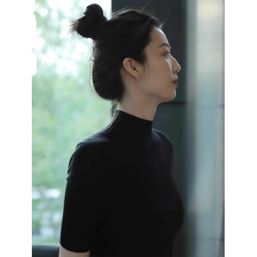 BEBE NOBLE法式半高領短袖打底衫女春秋高級修身中袖正肩內搭上衣