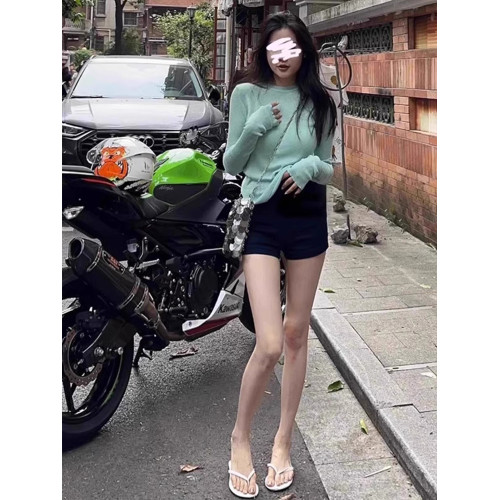 2025春秋新款圓領長袖針織衫女法式高級感薄款修身純色內搭打底衫