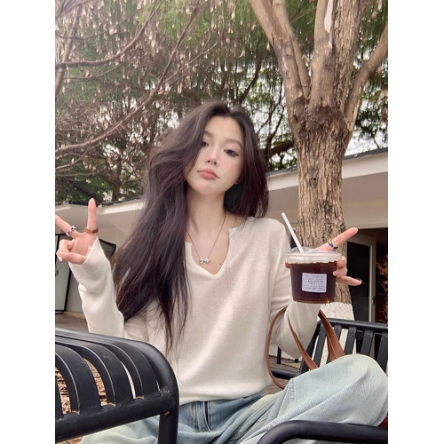 日系紙片人白色正肩v領針織打底衫女春季寬松休閒慵懶風內搭上衣