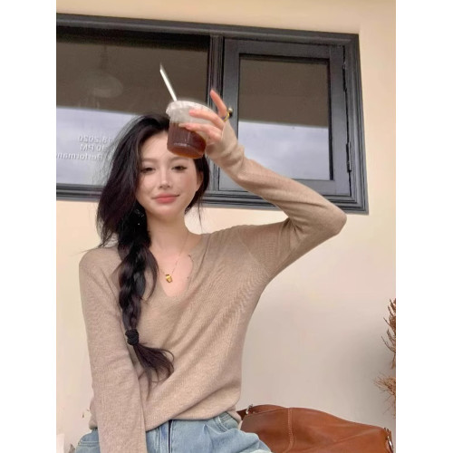 日系紙片人白色正肩v領針織打底衫女春季寬松休閒慵懶風內搭上衣