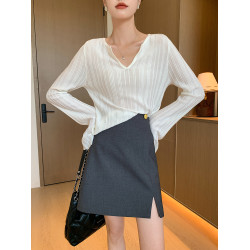 春季露鎖骨v字半開領修身坑條喇叭袖針織衫女冰絲肌理柔軟打底衫