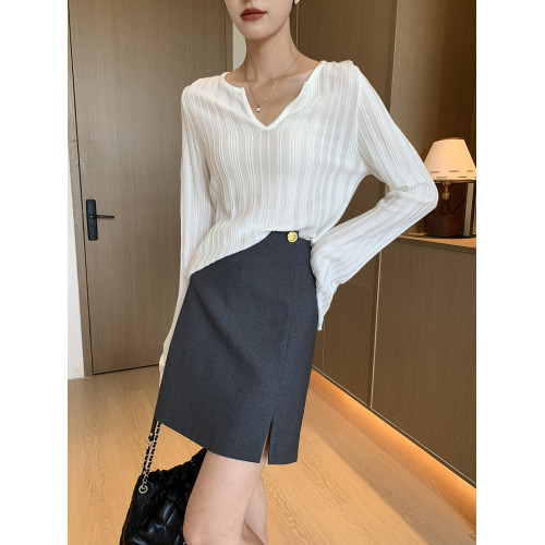 春季露鎖骨v字半開領修身坑條喇叭袖針織衫女冰絲肌理柔軟打底衫