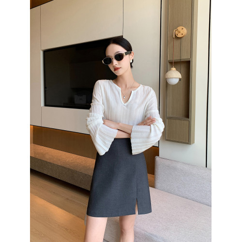 春季露鎖骨v字半開領修身坑條喇叭袖針織衫女冰絲肌理柔軟打底衫