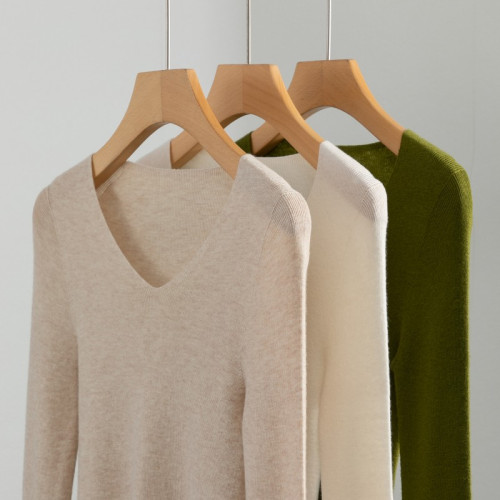 一線成衣無縫精紡100細羊毛V領針織打底衫女修身顯瘦氣質通勤內搭