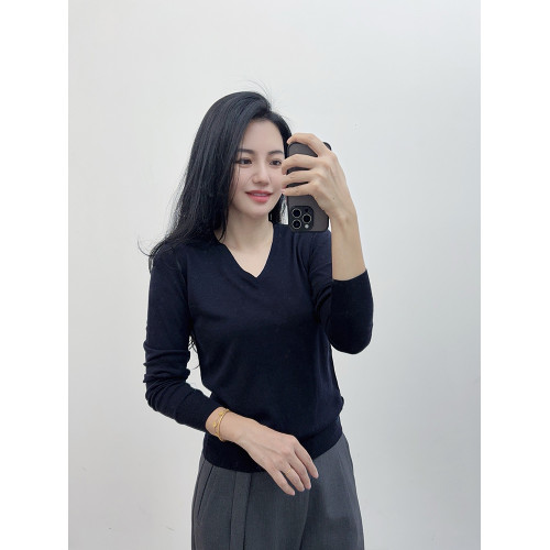 U＋羊毛剪標系列款女~100%美麗諾羊毛通勤V領長袖打底衫薄毛衣