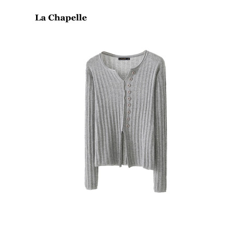 拉夏貝爾/La Chapelle秋季新款設計感V領針織衫女開叉紐釦打底衫