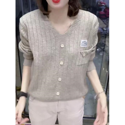 V領打底衫女內搭秋冬洋氣紐釦毛衣2024新款套頭針織衫口袋上衣ins