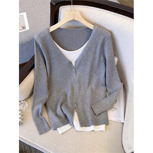 韓國大碼女裝早秋新款顯瘦針織上衣胖mm遮肚寬松假兩件V領打底衫