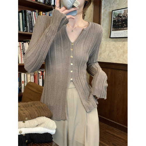 開春韓系穿搭別致V領針織衫開叉紐釦設計感洋氣獨特打底衫女上衣