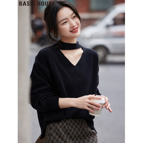 Basic House/百家好黑色V領掛脖針織衫女士春季打底衫設計感毛衣