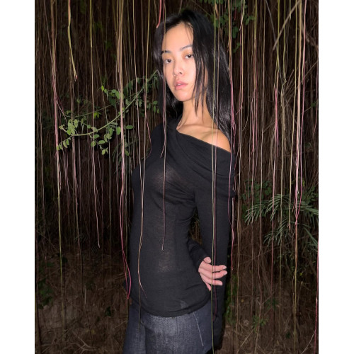 Tankair 斜肩蕩領長袖針織上衣 茶綠色修身百搭微透黑色打底衫