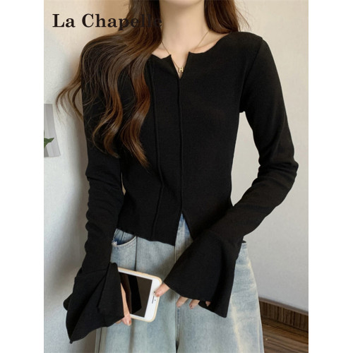 拉夏貝爾黑色喇叭袖針織打底衫女秋季設計感V領氣質百搭短款上衣