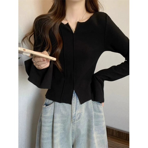 拉夏貝爾黑色喇叭袖針織打底衫女秋季設計感V領氣質百搭短款上衣