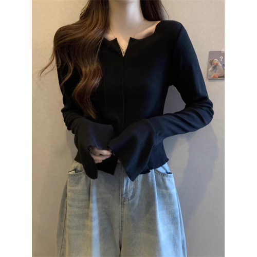 拉夏貝爾黑色喇叭袖針織打底衫女秋季設計感V領氣質百搭短款上衣