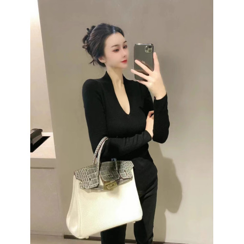 跑量款~女士黑色V領氣質細針美麗諾羊毛針織衫修身顯瘦打底衫毛衣