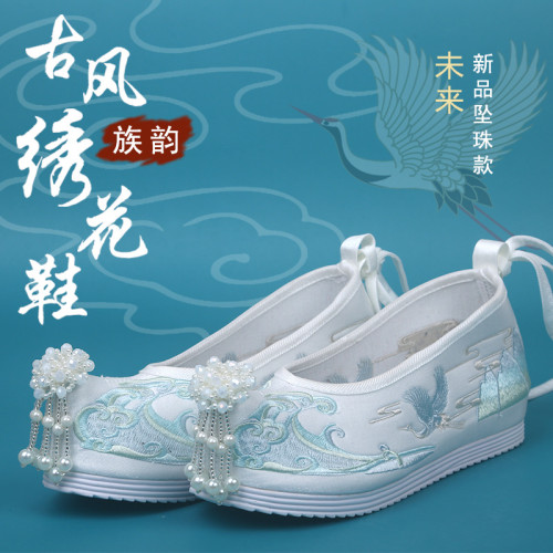 族韻新款內增高漢服鞋女搭配古裝翹頭履內增高珍珠明製古風綉花鞋