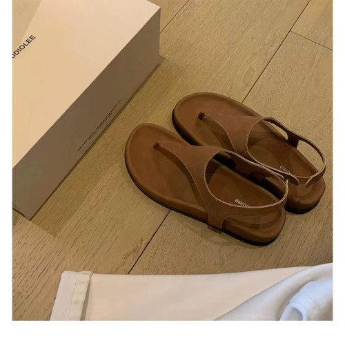 葡萄媽studiolee 極簡氣質人字復古夾趾度假平底小衆羅馬風涼鞋女