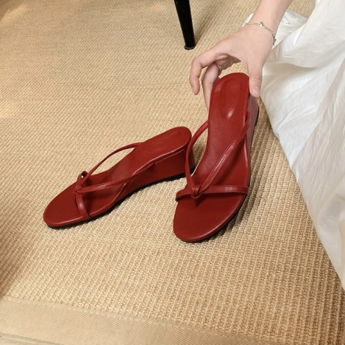葡萄家~牛皮版跟高6cm~法式夾趾仙女風外穿細帶坡跟涼拖鞋女夏季