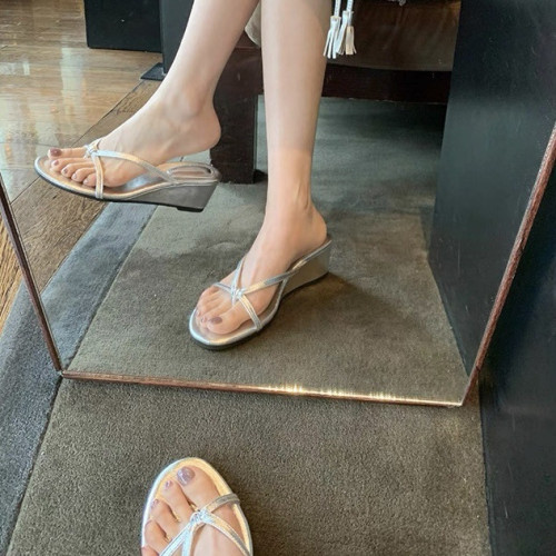 葡萄家~牛皮版跟高6cm~法式夾趾仙女風外穿細帶坡跟涼拖鞋女夏季