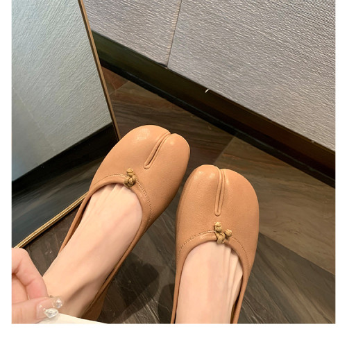 葡萄媽同款 2025春秋女鏡面分趾豬蹄鞋淺口配裙子的真皮平底單鞋