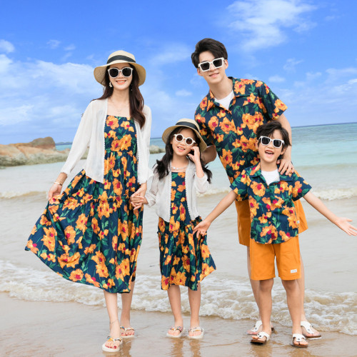 網紅炸街新款親子裝夏裝港風短袖碎花襯衫一家三口母女背帶褲套裝
