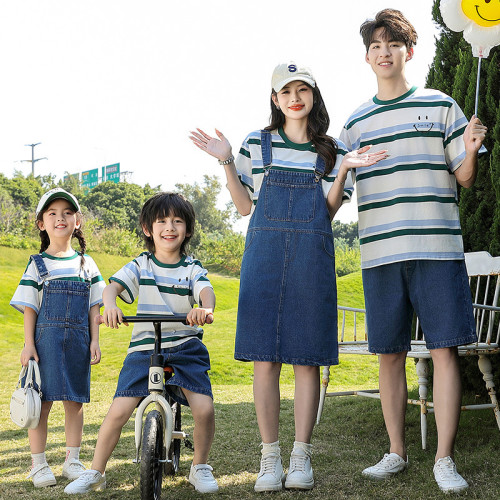 一家三口四口親子裝2024夏裝新款母子母女裝背帶裙條紋T恤全家裝