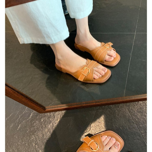 葡萄媽同款~ 小衆復古斜切方頭明線皮帶釦低跟涼拖鞋夏季女