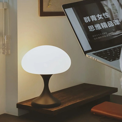 水母台燈臥室床頭氛圍燈客廳復古裝飾高級感奶油風護眼充電小夜燈