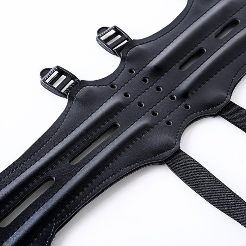 四孔黑色PU料護臂射箭運動弓射射擊箭競技比賽護具傳統美獵反曲弓