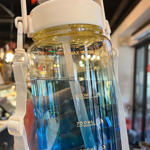2000ml大容量水杯女新款2025耐高溫帶刻度塑膠吸管杯男款運動水壺