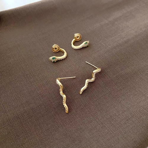 輕奢風時尚鑲鑽霛蛇耳釘小衆時尚精致獨特個性風百搭女耳飾品批發