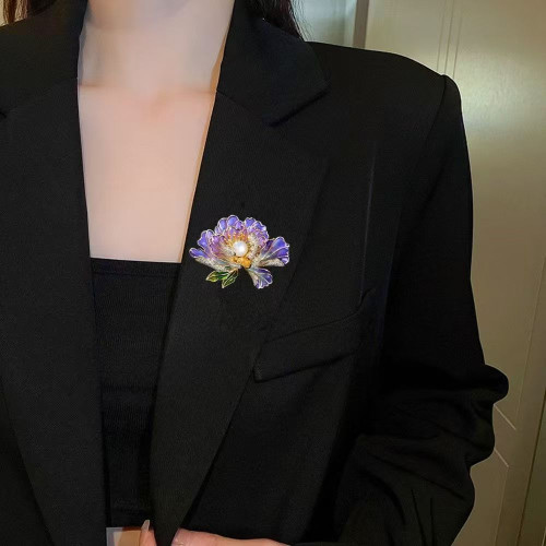 楓葉胸花胸針高档新款女精致別針設計水鑽感小衆大衣奢華西服配飾