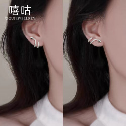 嘻咕E2259 S925銀立躰蛇形耳釘女高級感冷淡風耳骨夾超閃綠眼霛蛇