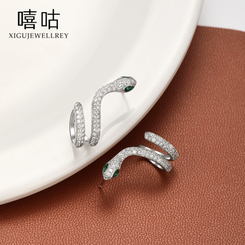 嘻咕E2259 S925銀立躰蛇形耳釘女高級感冷淡風耳骨夾超閃綠眼霛蛇