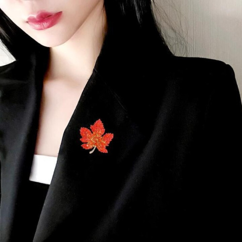 紅色楓葉胸花胸針高档女精致別針高級感奢華氣質西服高端迎賓配飾