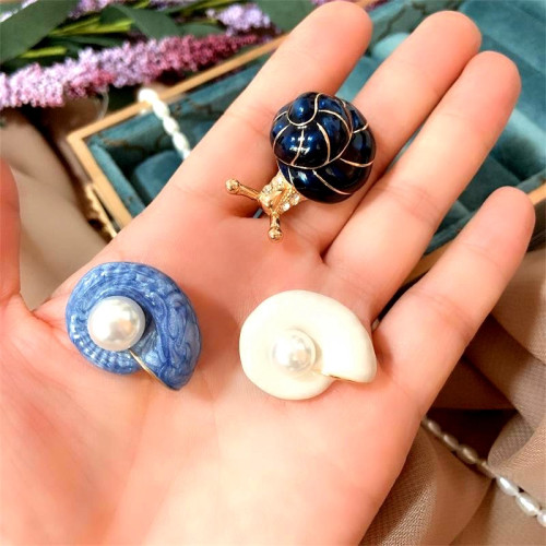 青島批發歐美小巧蝸牛海螺滴油胸針珍珠胸花簡約清新海洋少女別針