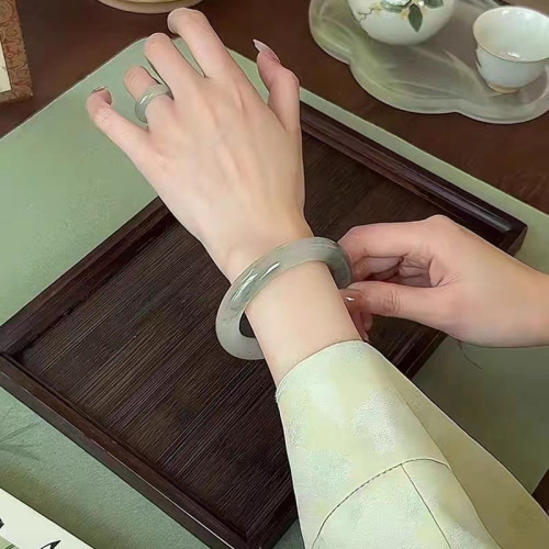 不知春上青山漸變翠綠手鐲新中式清冷感小衆古風氣質簡約倣玉手鐲