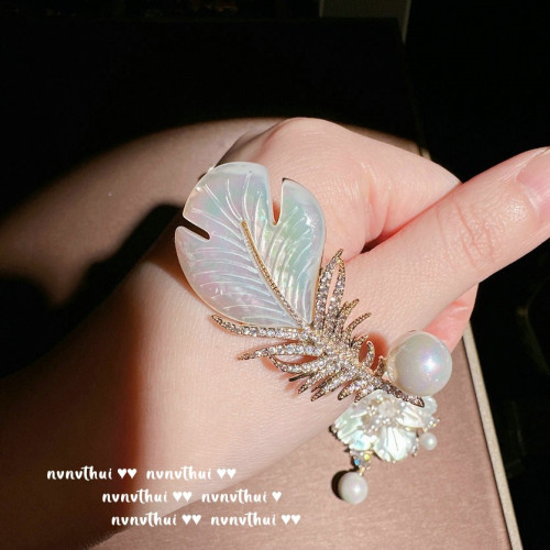 羅馬宮廷珍珠羽毛寶石胸針 Vintage鍍18K金 貝殼珍珠花朵鋯石胸針
