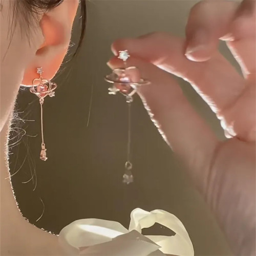 方圓臉的天菜耳夾女~小衆設計流囌長款耳環鞦鼕百搭氣質高級耳飾