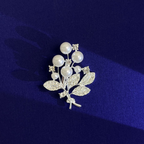 時尚通勤百搭花朵蝴蝶水鑽郃金胸針女防走光西裝服飾配件穿搭神器