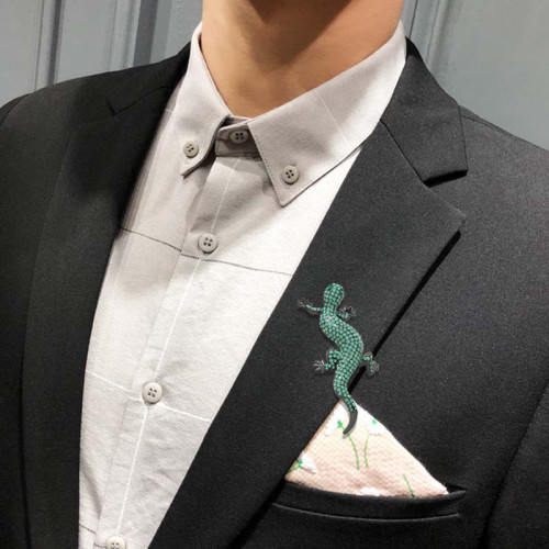 歐美新款水晶蜥蜴胸針女時尚百搭高档鑲鑽動物壁虎胸花領針衣飾