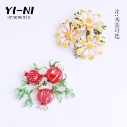 跨境批發可愛石榴小雛菊水鑽滴油花卉胸花時尚一字別針絲巾釦胸針