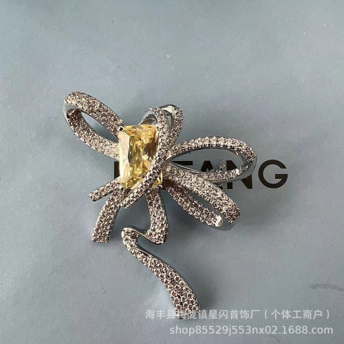 HEFANG何方璀璨飄帶胸針百搭簡約搭配優雅徽章別針