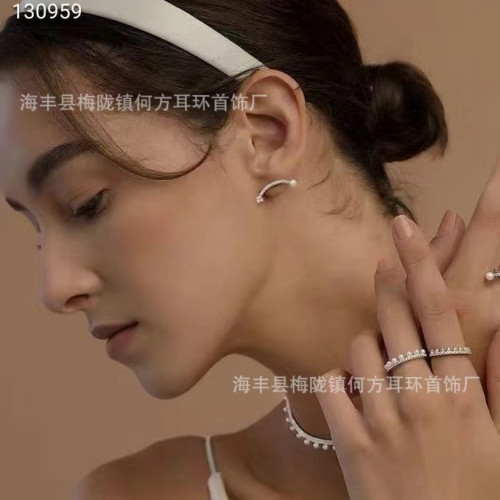 HEFANG何方珠寶微笑平衡珍珠耳釘女笑臉一字簡約氣質耳環